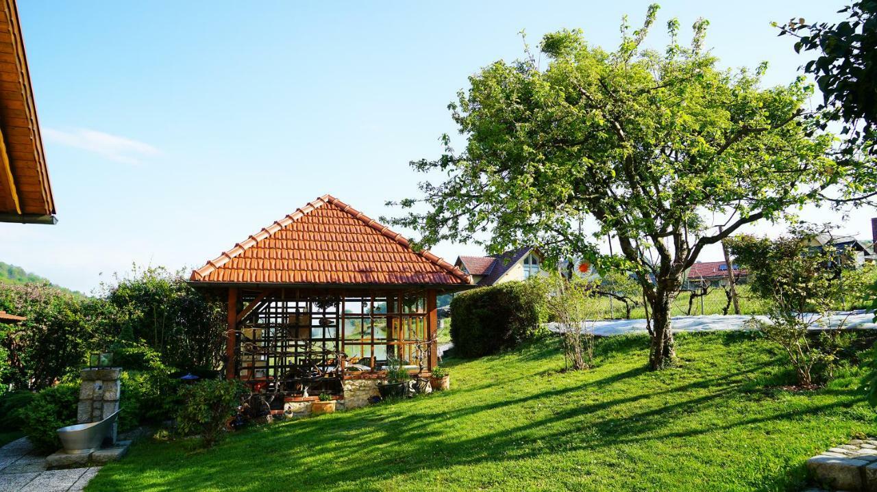 Anna'S Home - Ferienwohnungen ราทช์ อัน ดาร์ ไวน์ชตรัดเซอ ภายนอก รูปภาพ
