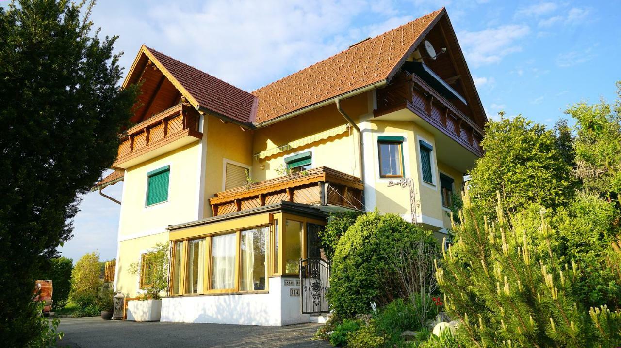 Anna'S Home - Ferienwohnungen ราทช์ อัน ดาร์ ไวน์ชตรัดเซอ ภายนอก รูปภาพ