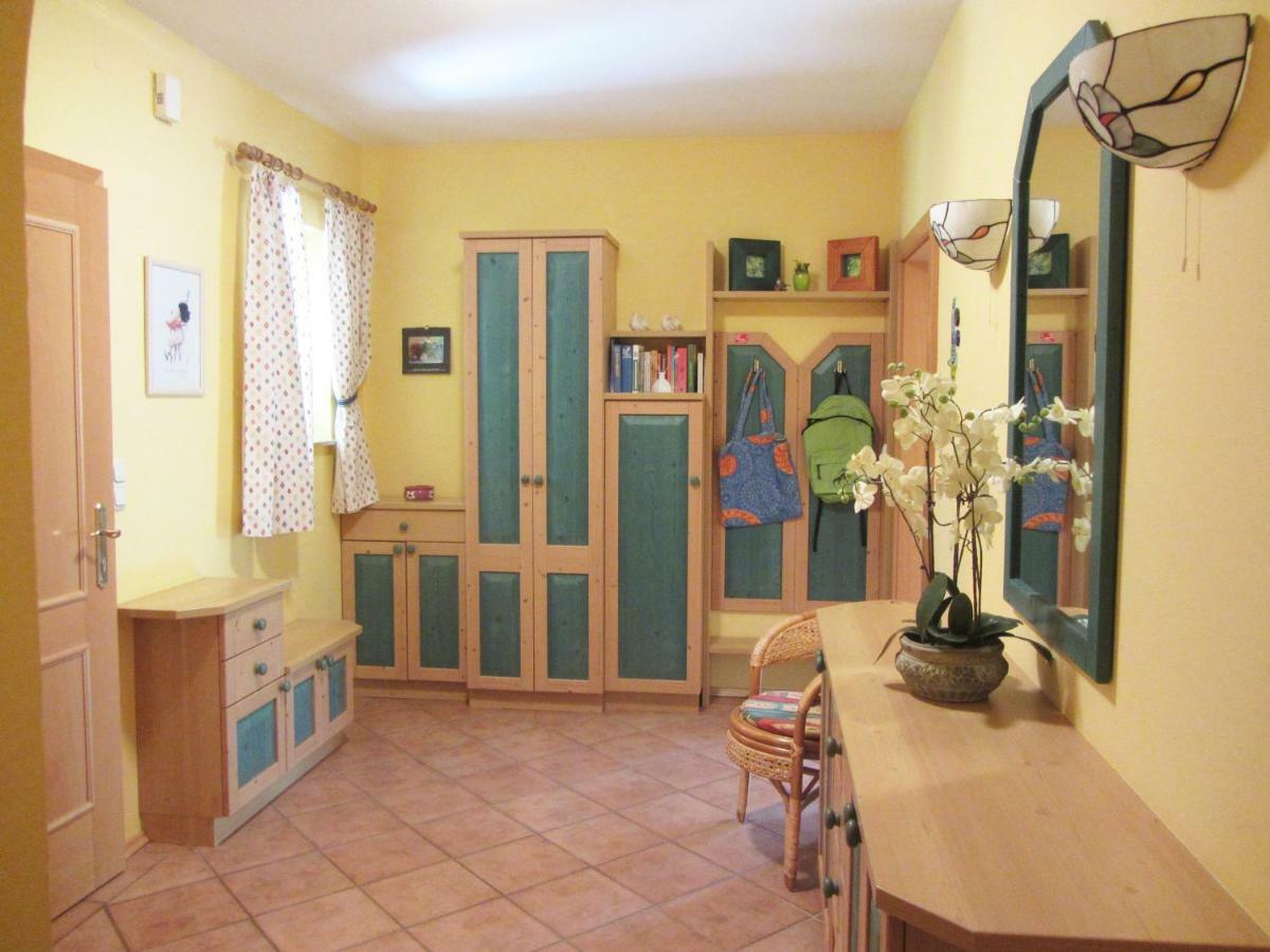 Anna'S Home - Ferienwohnungen ราทช์ อัน ดาร์ ไวน์ชตรัดเซอ ภายนอก รูปภาพ